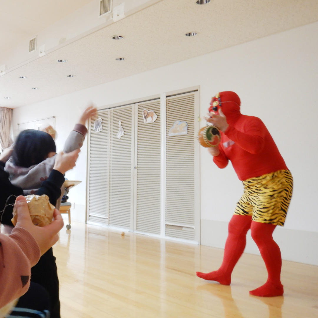 横浜市総合リハビリテーションセンター、地域療育センター、障害者スポーツ文化センターラポール外観。施設で働く人たちやイベントの様子。